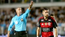 Pênalti e expulsão de Jorginho: Daronco acertou no lance polêmico de Santos x Flamengo?