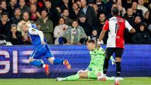 Meerdink over niet gegeven strafschop: "Er was contact, dit was gewoon een penalty"