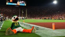 Oregon's mascot trolls USC with Trojan horse pregame entrance