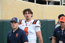 Illinois QB Katin Houser out 4-6 weeks after hand procedure