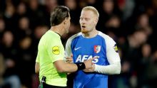 Scheidsrechterbaas Van Meenen over penaltymoment Meerdink: "Ik kan de VAR begrijpen"