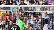 La espectacular atajada de Walter Benítez para Crystal Palace