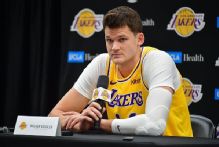 Lakers center Walker Kessler (finger) nears preseason debut