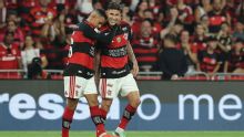Flamengo vence clássico contra o Fluminense e segue na liderança do Brasileirão mesmo com goleada do Palmeiras