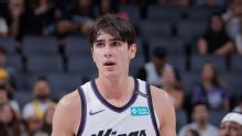 Kings reevaluarán a Maxime Raynaud en dos semanas por lesión