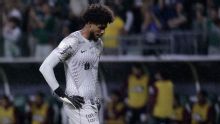 Hugo Souza pede perdão após Corinthians ser goleado pelo Palmeiras: 'Não tem muito o que falar'