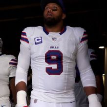 Rams' Alaric Jackson punches Bills' Bradley Chubb after MNF