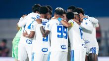 Jogadores do Cruzeiro são alvo de protesto 'cara a cara' de torcedores, e clube se manifesta