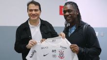 Recebido por Marcelo Paz, Seedorf desembarca em São Paulo para se apresentar ao Corinthians