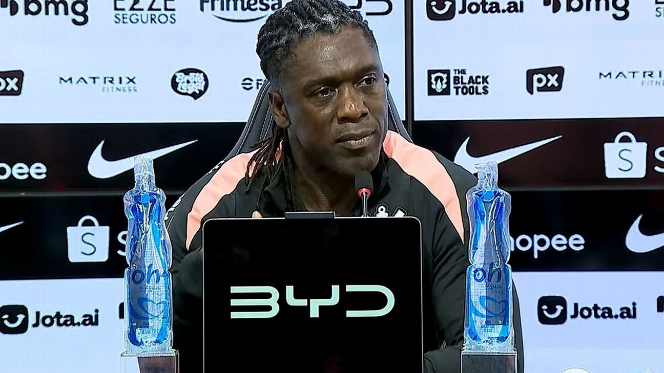 Seedorf não aparece no BID e tem estreia adiada como treinador do Corinthians