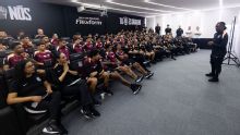 Seedorf compara pressão sofrida no Real Madrid com momento do Corinthians e manda recado: 'Um leão ferido é perigoso'