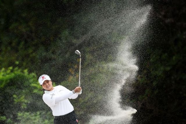 Hye-Jin Choi takes 1st-round lead at Shanghai LPGA event