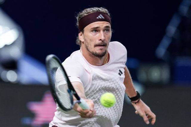 Alexander Zverev wins in straight sets to reach Shanghai Masters semifinals