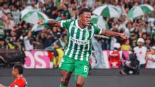 Mientras el nueve vuelve, Andrés Román resuelve en Nacional