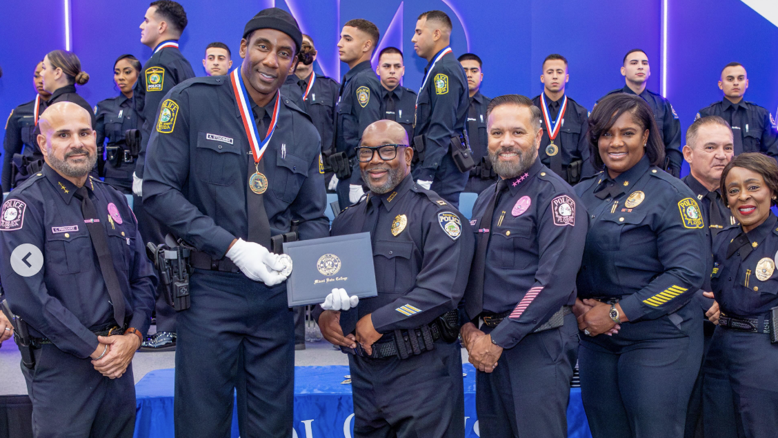 Amar'e Stoudemire graduates from Miami Dade law enforcement academy
