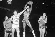 Hagan, Basketball Hall of Famer and Kentucky legend, dies at 94
