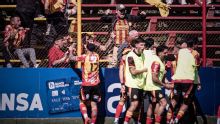 Con un gol de un jugador que había sido expulsado, Progreso le ganó a Juventud