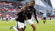 Alexander Isak completes Liverpool comeback at nine-man Brentford 