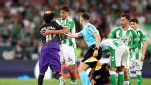 Facundo Bernal tuvo un cruce con Lamine Yamal y fue expulsado en la derrota de Betis contra Barcelona