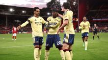 Arsenal venció a Nottingham Forest y sigue al acecho de Manchester City en la Premier League