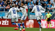 Kaio Jorge anota hat-trick, Cruzeiro vira sobre Grêmio e aumenta crise no time gaúcho