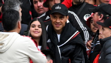 ¡Un hincha más! Enzo Pérez en la tribuna de River en el Kempes