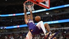Suns y C Oso Ighodaro acuerdan extensión de 3 años, 29 mdd
