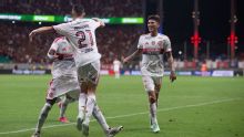 Flamengo faz três no Bahia, vence fora de casa e retoma liderança do Brasileirão