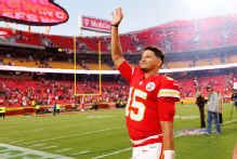 Chiefs' Patrick Mahomes earns 100th win in 131st start, tying Tom Brady
