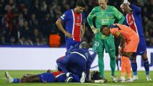 El duro golpe que se llevó Willian Pacho para evitar el gol de Barcelona