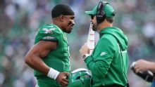 NFL: jefe médico defiende a Eagles por manejo de Jalen Hurts
