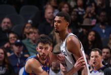 Thunder win chippy opener vs. Spurs, throw support behind Chet Holmgren