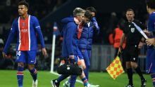 Exame confirma ruptura de ligamento no joelho, e Kvaratskhelia perderá temporada pelo PSG