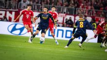 Champions League live updates: Bayern-Arsenal in action, Como stun Man United