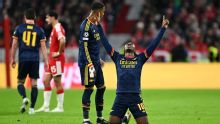 Champions League live updates: Arsenal lead Bayern, Como stun Man United