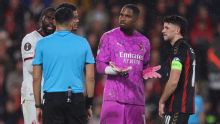 Minuto fatal de Maignan: roja, penal y gol de Bournemouth ante Milan por Europa League