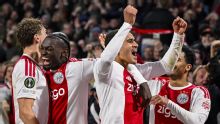 Ajax encontró la respuesta en sus suplentes y derrotó a Atalanta sobre el final
