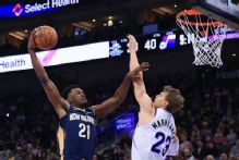 Pelicans center Yves Missi helped off court vs. Jazz with leg injury