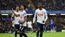 Tottenham vence Chelsea com Palmer expulso e gol contra bizarro para subir na tabela da Premier League