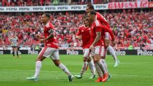 Internacional vence Botafogo e empurra Corinthians para a zona de rebaixamento do Brasileirão