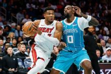 Giannis Antetokounmpo fouls out vs. Hornets as Heat tumble to 0-3