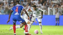 Santos tem Neymar expulso pela Lei Vini Jr, mas busca empate 'heroico' com Bahia debaixo de temporal na Vila