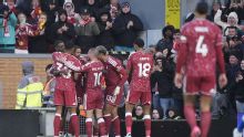 Liverpool resolve no primeiro tempo, segura melhor ataque da Premier League e vence o Brighton