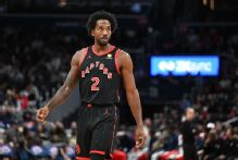 Raptors' Kawhi Leonard to miss Wolves game with knee swelling