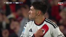 Lautaro Rivero, de cabeza al gol para River ante Racing por el Clausura
