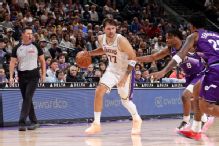 Luka Doncic scores NBA season-high 52 points, with 8 3s, in Lakers' win vs. Jazz