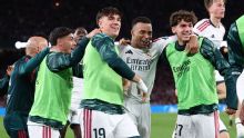 Real Madrid best Barça in brilliant Clásico; Man United mess deepens; Spurs win again