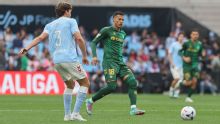 Sin "Cucho" Hernández, Betis prueba con Nelson Deossa de nueve