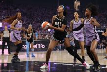 Smesko rips refs for 'ridiculous' missed calls on Reese in Game 5 of WNBA Finals