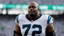 Panthers pierden por todo el año a Taylor Moton debido a una cirugía de tobillo